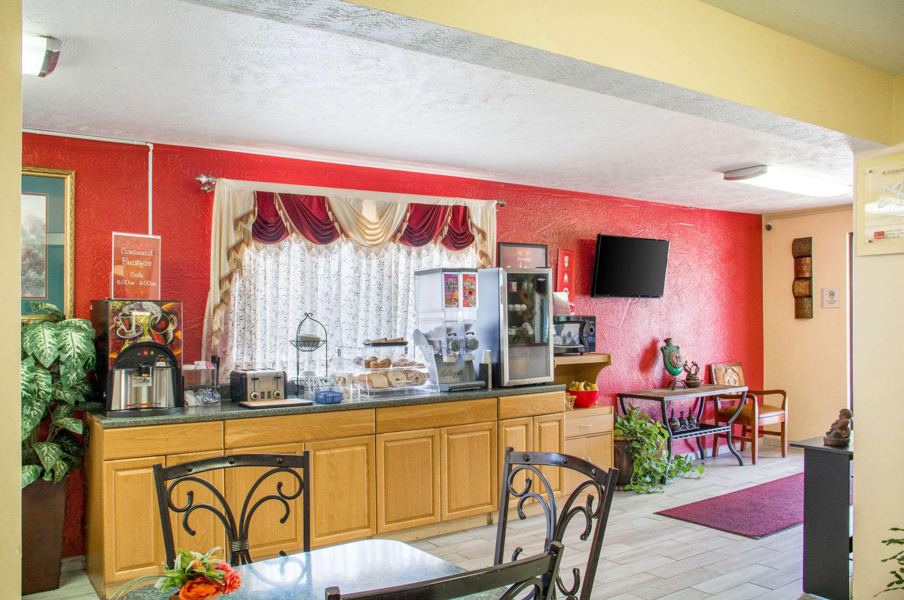 Econo Lodge Lansing - Leavenworth Buitenkant foto