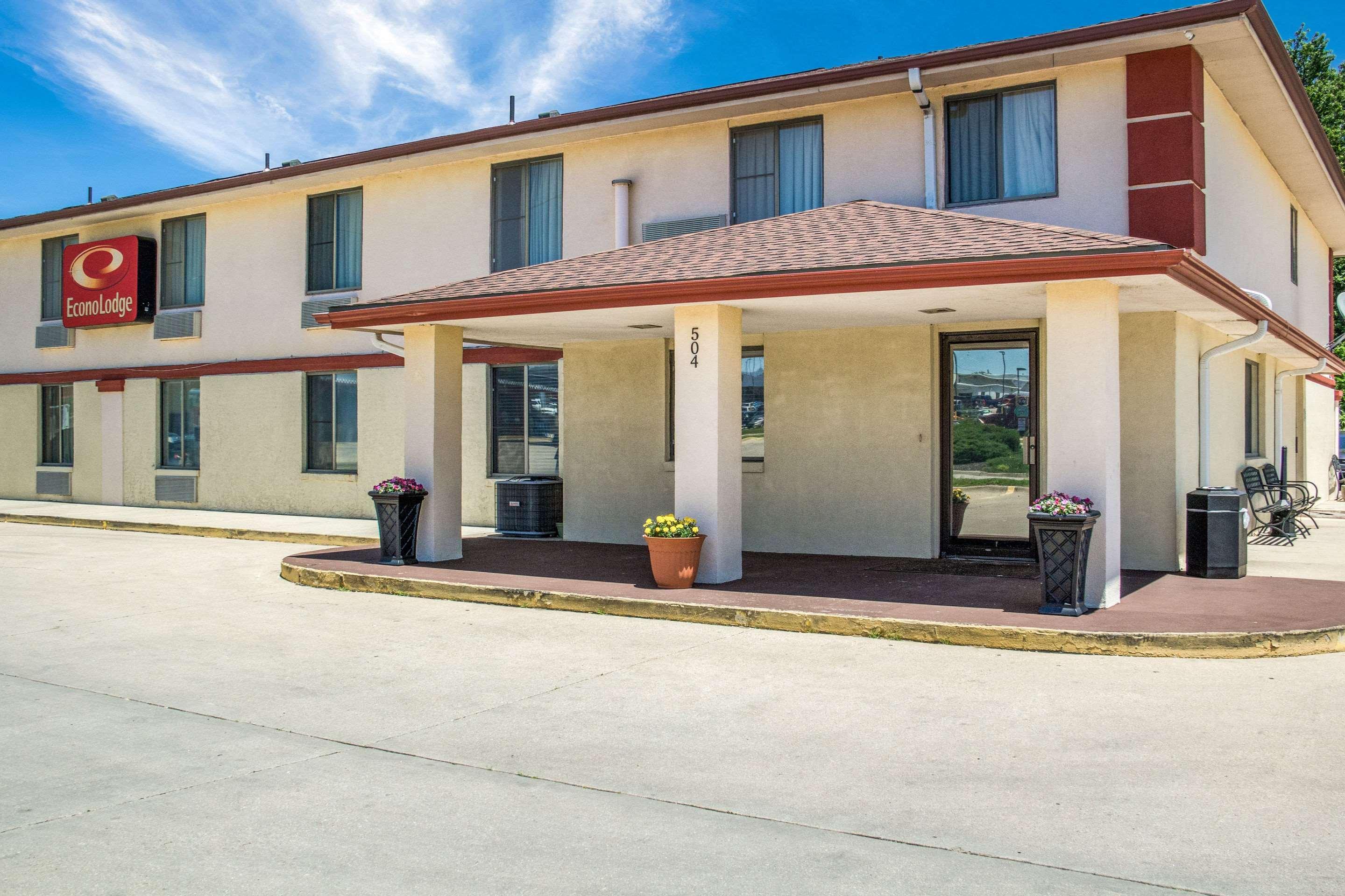 Econo Lodge Lansing - Leavenworth Buitenkant foto