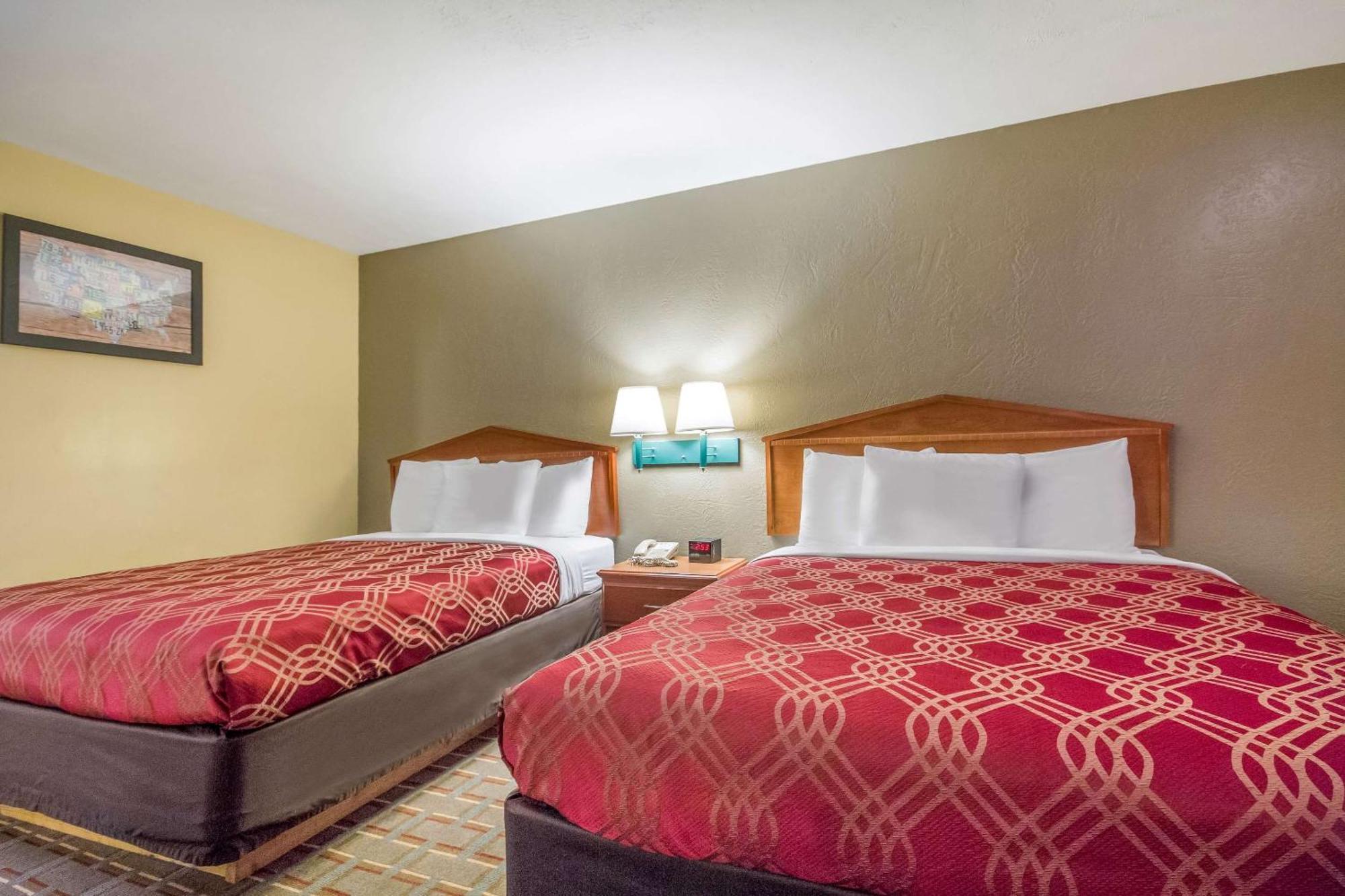 Econo Lodge Lansing - Leavenworth Buitenkant foto